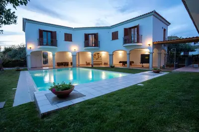 Piscina di Domus meravizosas o nelle vicinanze