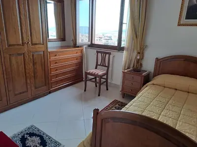 Letto o letti in una camera di S'Altura, dall'alto di Nuoro