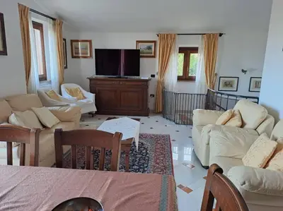 TV o dispositivi per l'intrattenimento presso S'Altura, dall'alto di Nuoro