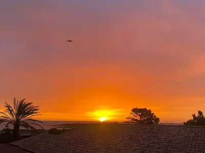 Alba o tramonto visti dall'interno dell'appartamento o dai dintorni