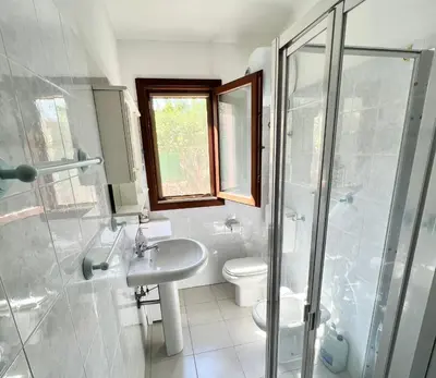 Bagno di ISS Travel, Domo Magenta 2-bedrooms apartment - with Private Outdoor Area