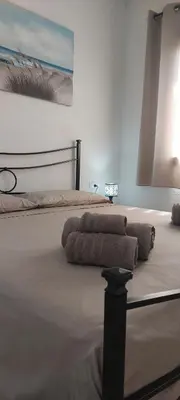 Letto o letti in una camera di Camera con angolo cottura