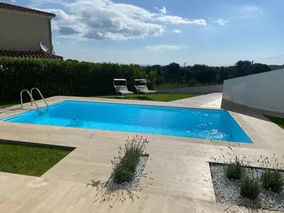 Piscina di Villa Almata o nelle vicinanze