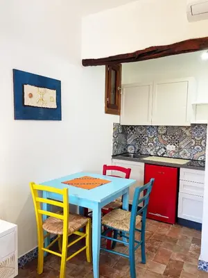 Cucina o angolo cottura di LOFT CON USO CUCINA E TERRAZZO PANORAMICO - FORA E' MUROS II - Ammentos Posada