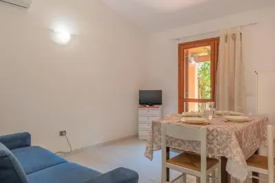 TV o dispositivi per l'intrattenimento presso Outstanding Residenze Gallura 2 Bedroom sleeps with Child
