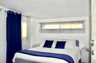 Letto o letti in una camera di Casa Moderna