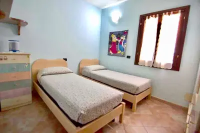 Letto o letti in una camera di Iss Travel- Casa Pustinu, 2 bedroom-apartment with air conditioning and private garden