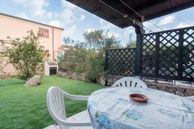 Giardino di Villetta a schiera 750m SPIAGGIA 600m CENTRO