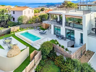 Piscina di Villa Mirtillo Golfo Aranci o nelle vicinanze