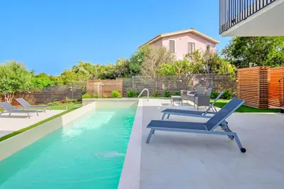Piscina di Villa Mirtillo Golfo Aranci o nelle vicinanze