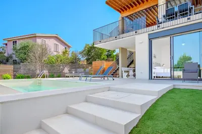 Piscina di Villa Mirtillo Golfo Aranci o nelle vicinanze