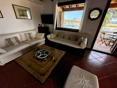 Area soggiorno di Pearl Home - Sea View and 10 min from La Cinta and Lu Impostu Beach
