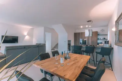 Cucina o angolo cottura di neues Haus Meerblick,Heizung Pool das ganze Jahr