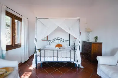 Letto o letti in una camera di Villa Azzurra , piscina, parcheggio e vista mare