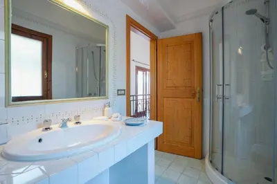 Bagno di Villa Azzurra , piscina, parcheggio e vista mare