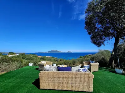 Paesaggio naturale nelle vicinanze della villa