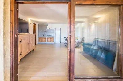 Cucina o angolo cottura di GuestHost - Sea View Apartment with Veranda!