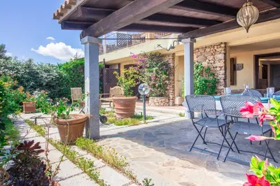 Giardino di GuestHost - Sea View Apartment with Veranda!