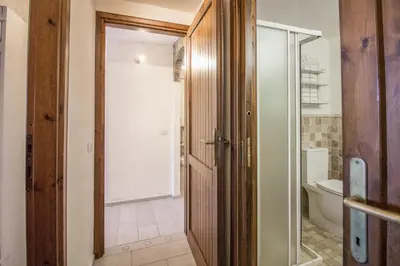 Bagno di GuestHost - Sea View Apartment with Veranda!