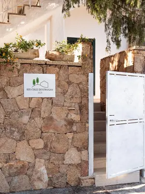 Certificato, attestato, insegna o altro documento esposto da Sui Colli di Strugas