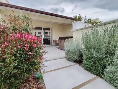 Giardino di Luxury House & Spa in Baia Turchese con idromassaggio privato