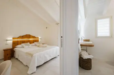 Letto o letti in una camera di Luxury House & Spa in Baia Turchese con idromassaggio privato
