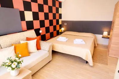 Letto o letti in una camera di Vicino Aeroporto - Orange Marina Room