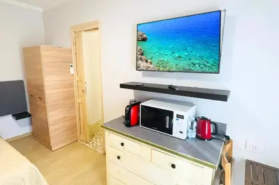 TV o dispositivi per l'intrattenimento presso Vicino Aeroporto - Orange Marina Room