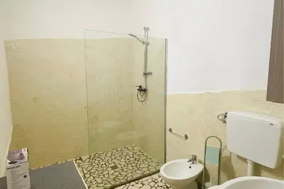 Bagno di Vicino Aeroporto - Orange Marina Room