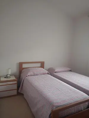 Letto o letti in una camera di San Teodoro Graziosa casa vacanza con parcheggio privato