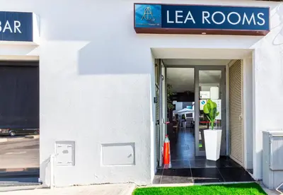 Certificato, attestato, insegna o altro documento esposto da LeaRooms