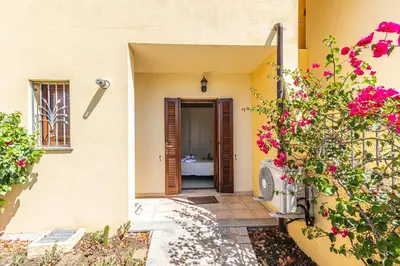 Giardino di La Casa di Paola - Happy Rentals
