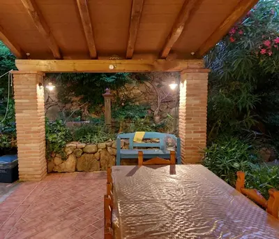 Giardino di Casa vacanza sa pedra romanica