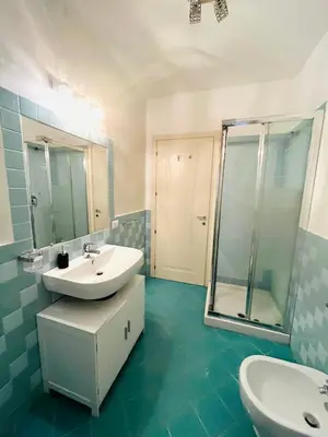 Bagno di Casa Enea