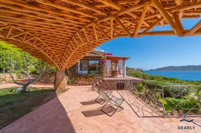 Paesaggio naturale nelle vicinanze della villa