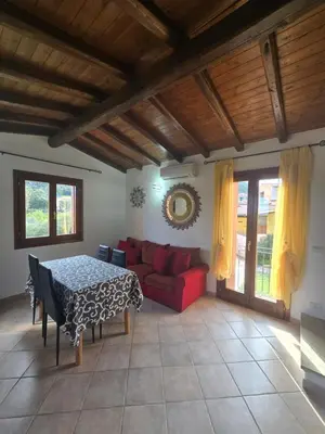 Area soggiorno di Trilocale Climatizzato L'OLEANDRO Tanaunella