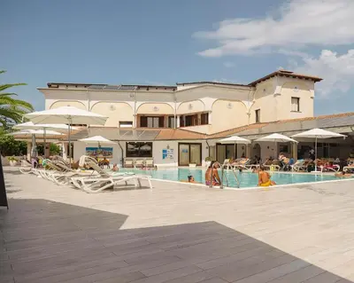 Piscina di Zeta Club San Teodoro Le Rose o nelle vicinanze