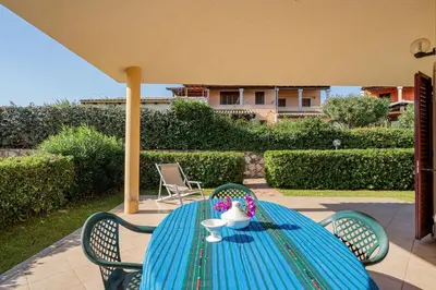 Giardino di ISA-Residence with swimming-pool in Cala Girgolu, apartments with private outdoor area