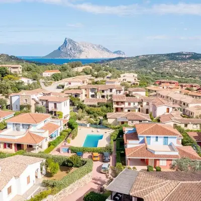 ISA-Residence with swimming-pool in Cala Girgolu