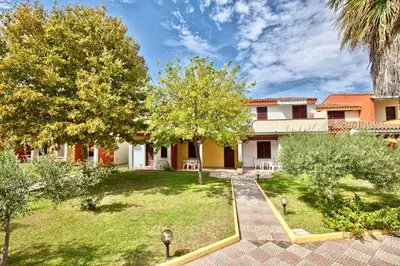 Giardino di ISA-Residence with swimming-pool in Ottiolu just 250 mt from the sea, apartments with air conditioning and private outdoor area