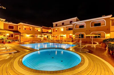 Piscina di Residence with swimming-pool in Sos Alinos o nelle vicinanze