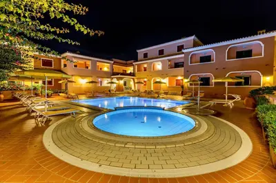 Piscina di ISA - Residence with swimming-pool in Sos Alinos o nelle vicinanze