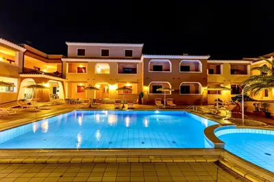 Piscina di ISA - Residence with swimming-pool in Sos Alinos o nelle vicinanze