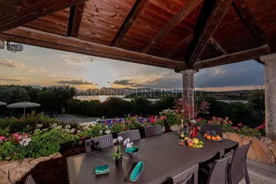 Paesaggio naturale nelle vicinanze della villa