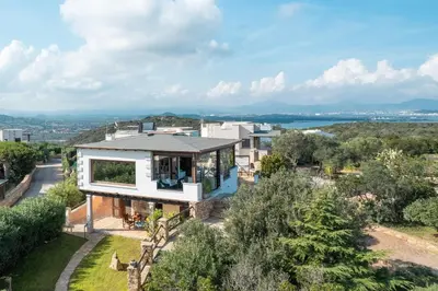 Paesaggio naturale nelle vicinanze della villa