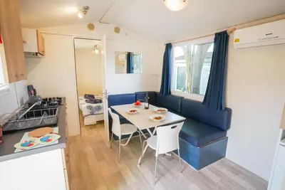 Cucina o angolo cottura di Happy Camp mobile homes in Selema Camping