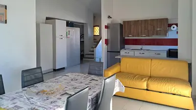 Cucina o angolo cottura di La Brezza Apartment 8 posti letto San Teodoro Centro