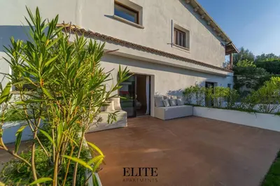 Giardino di Lussuosa Villa con piscina a Porto Rotondo