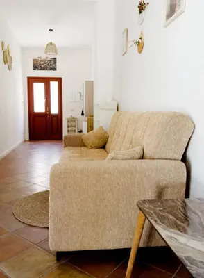 Area soggiorno di Modern and Historical Refuge, 5 min from the Sea