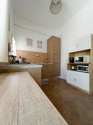 Cucina o angolo cottura di Modern and Historical Refuge, 5 min from the Sea